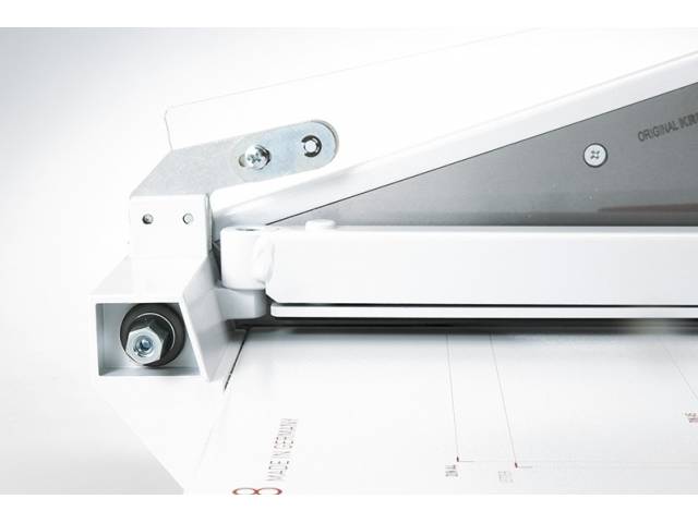 Protector automático transparente de cuchilla en plástico Lexan® irrompible.