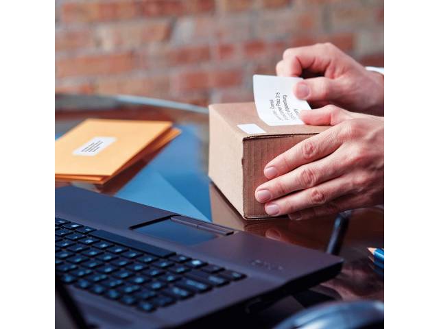 Imprime direcciones, etiquetas de envío, etiquetas para archivadores y códigos de barra, así como tarjetas de identificación y mucho más desde su PC.